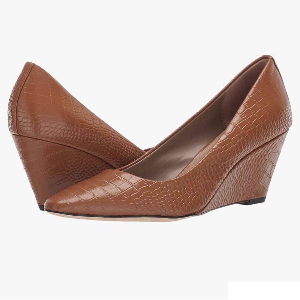 DONALD PLINER Jeri-94 Wedge Crocodile Print Leather Tan Padded Cushion Pump 11 M
